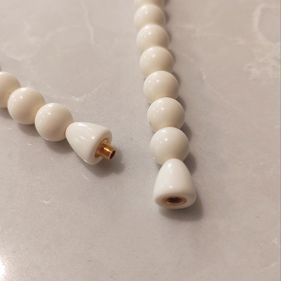 60s Fantastic Plastic Cream Beaded Necklace | Vintage - Picture 7 of 10